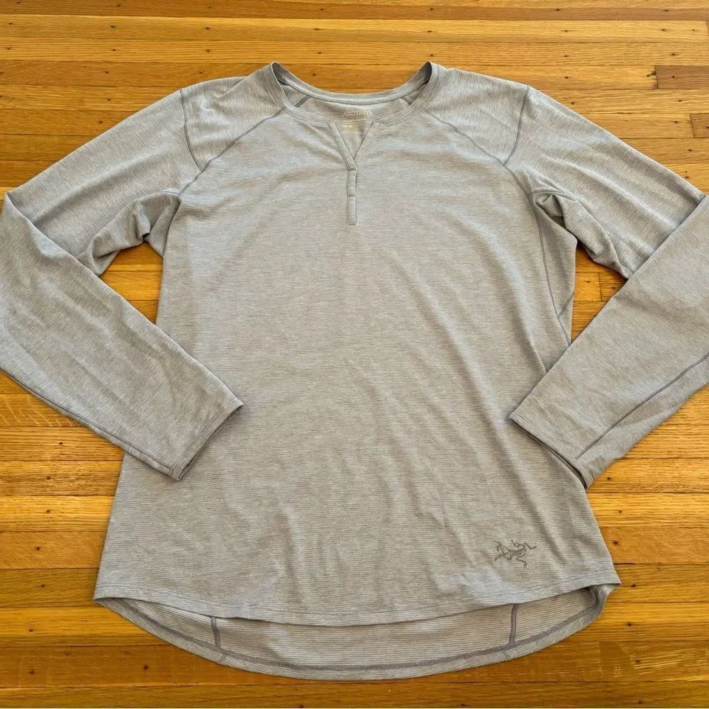 Arc’Teryx light purple stripe long sleeve athletic top